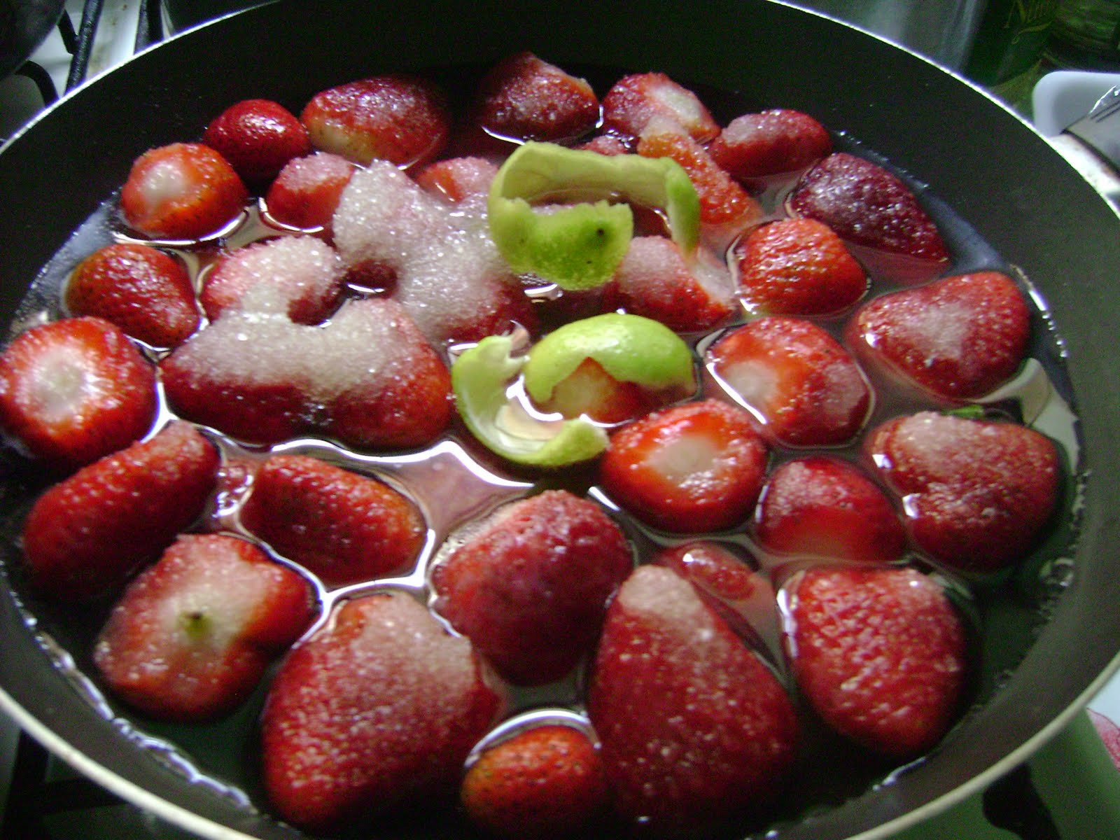 Strawberry syrup ingredients cooking