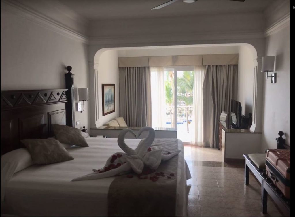 Budget Resort Faux King Bed