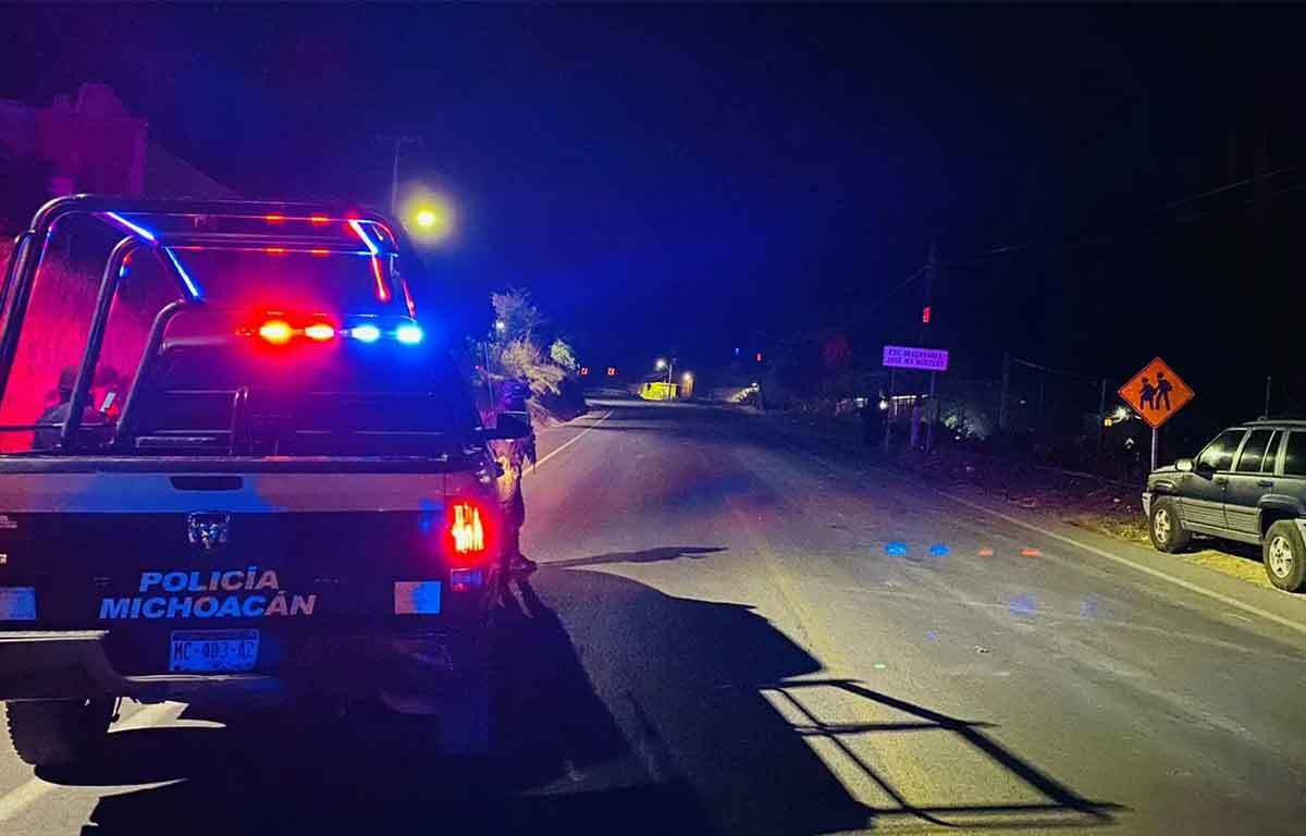 A Mexican police truck, similar to the one in the author's encounter, representing the potential for police interactions and the need for caution for surfers in Mexico.