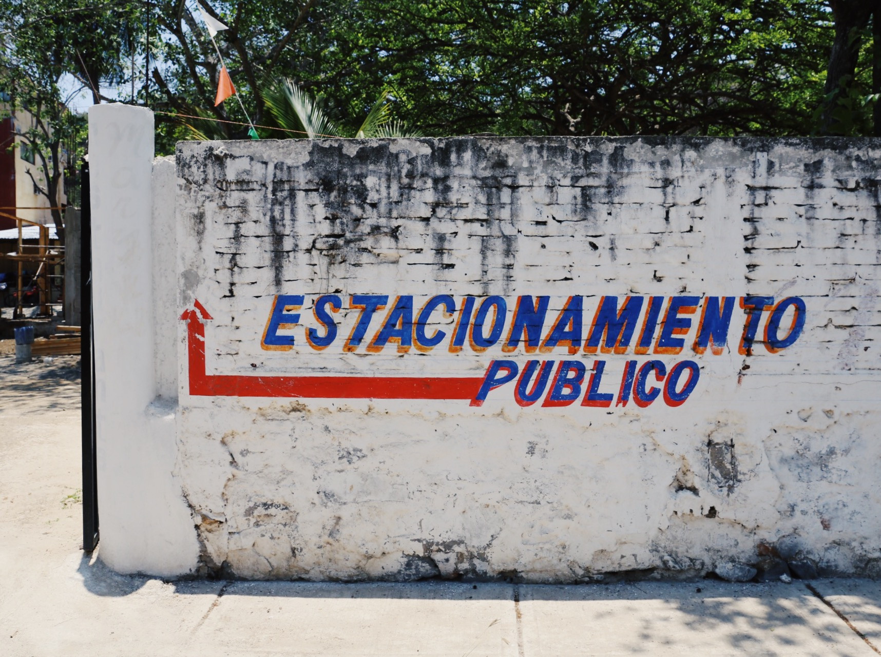 Public parking sign in Spanish &quot;estacionamiento publico&quot; in Zihuatanejo, Mexico