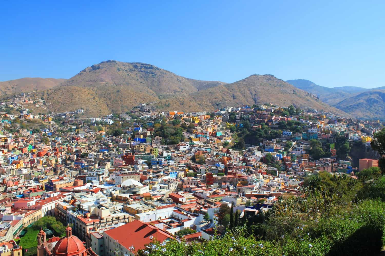 A view of Guanajuato, Mexico from El Pipila, showcasing the colorful buildings and mountainous landscape.