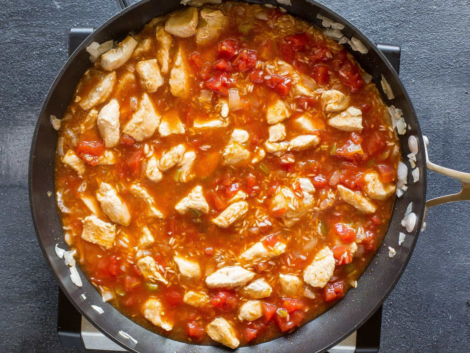 One Pan Mexican Chicken and Rice - an easy dinner ready in under 30 minutes! the-girl-who-ate-everything.com