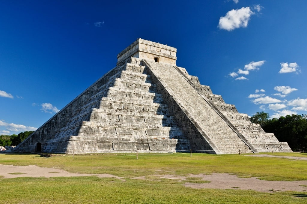 Chichen Itza: Iconic Mayan Pyramid in Yucatan, Mexico