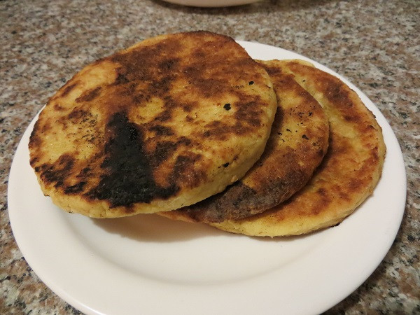 alt text: A stack of thick Ecuadorian tortillas.