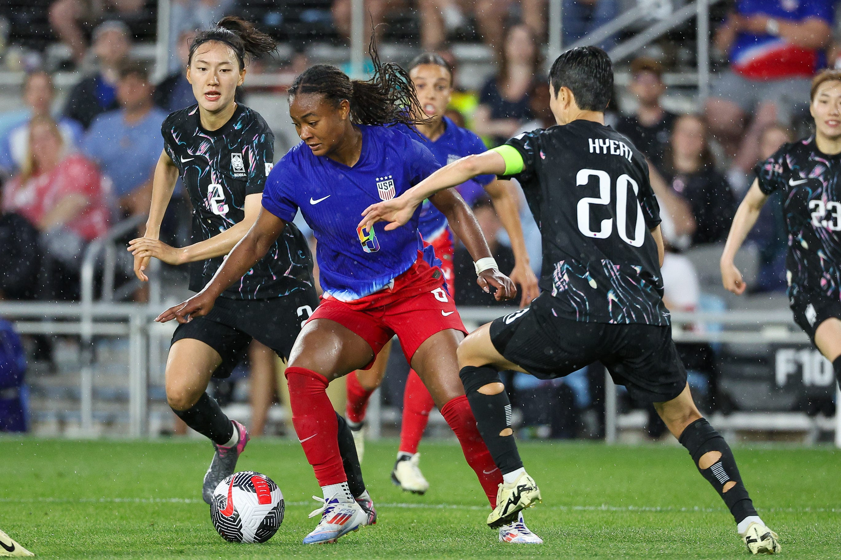 Sophia Smith scores against Mexico