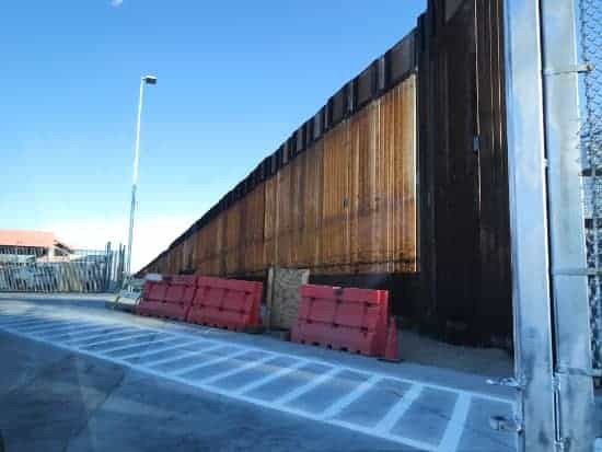 Border crossing wall from Sonoyta, MX to Lukeville, U.S.