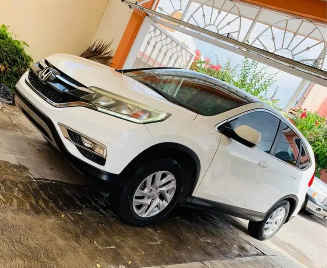 Photo of a white Honda CR-V, ideal for exploring Mexico