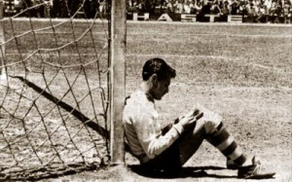 Oscar Perez El Conejo celebrated as having played most games ever in Liga MX