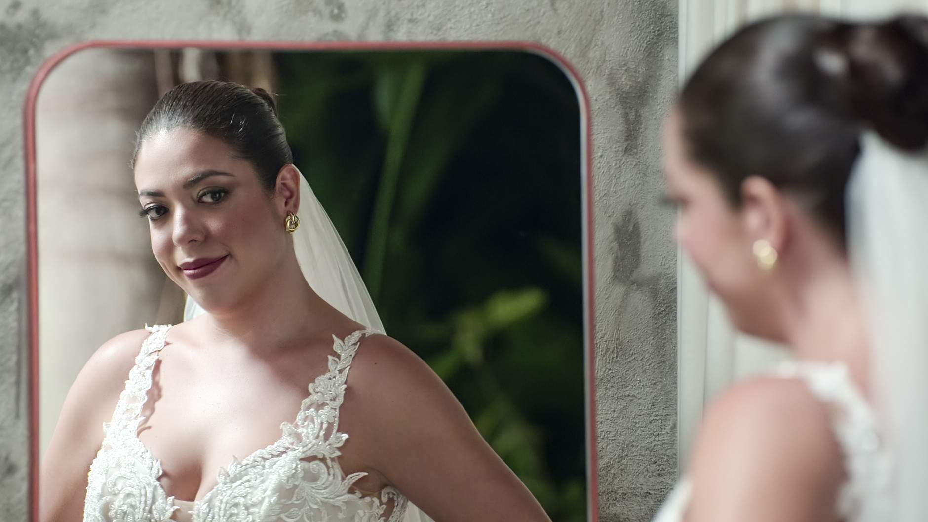 Love is Blind Mexico contestant Silvia looking at the camera in a promotional photo