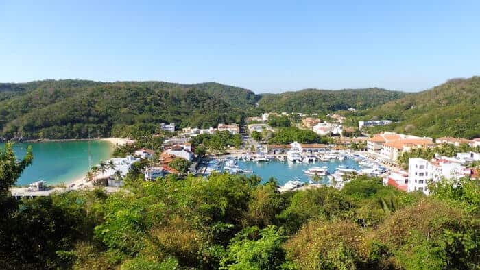 Take a sightseeing tour from the marina at Santa Cruz Huatulco.