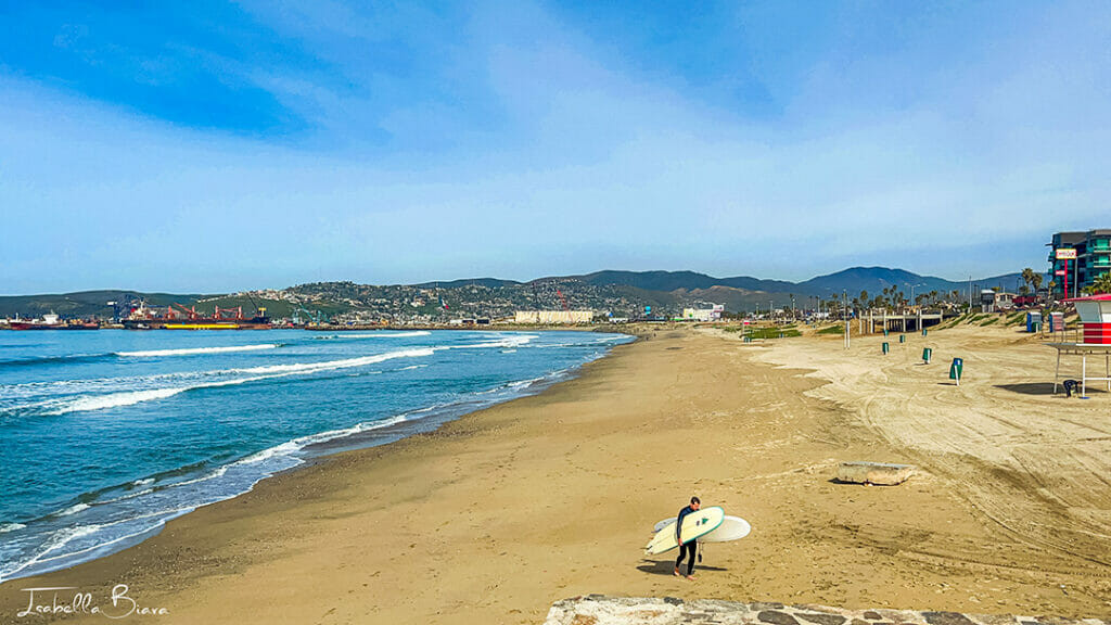 Surfer in Playa hermosa