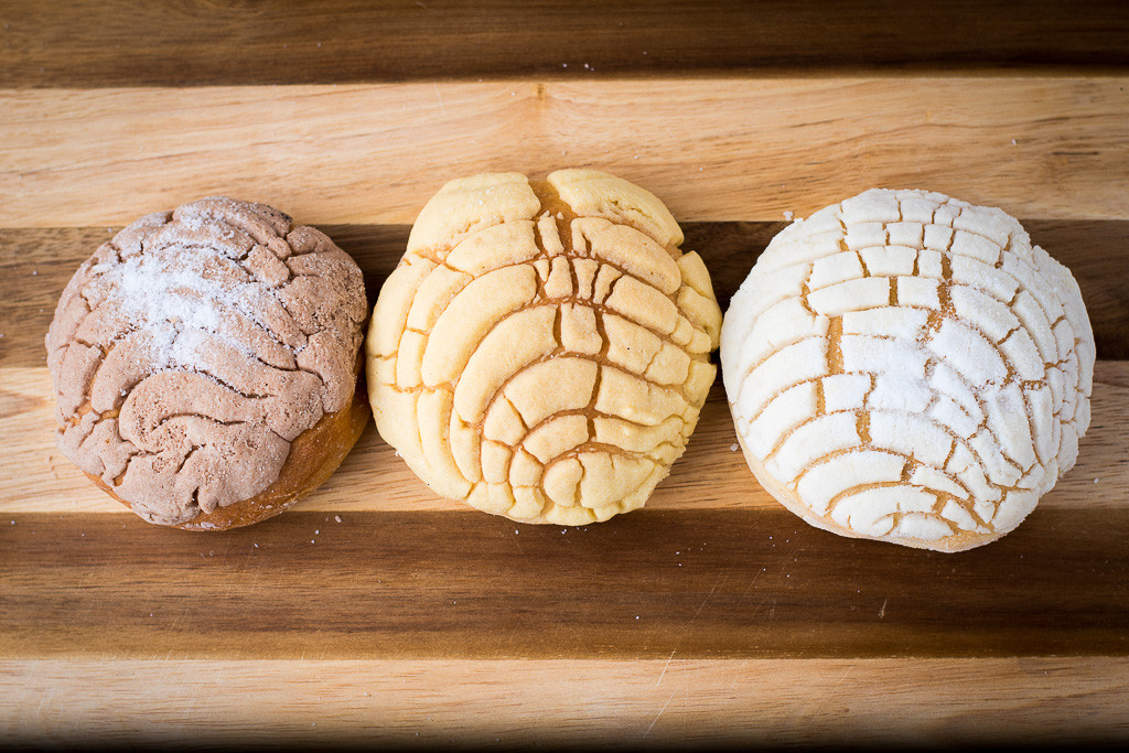Concha/Pan de Huevo/Esponja at La Estrella Bakery Inc. (Credit: Jackie Tran)