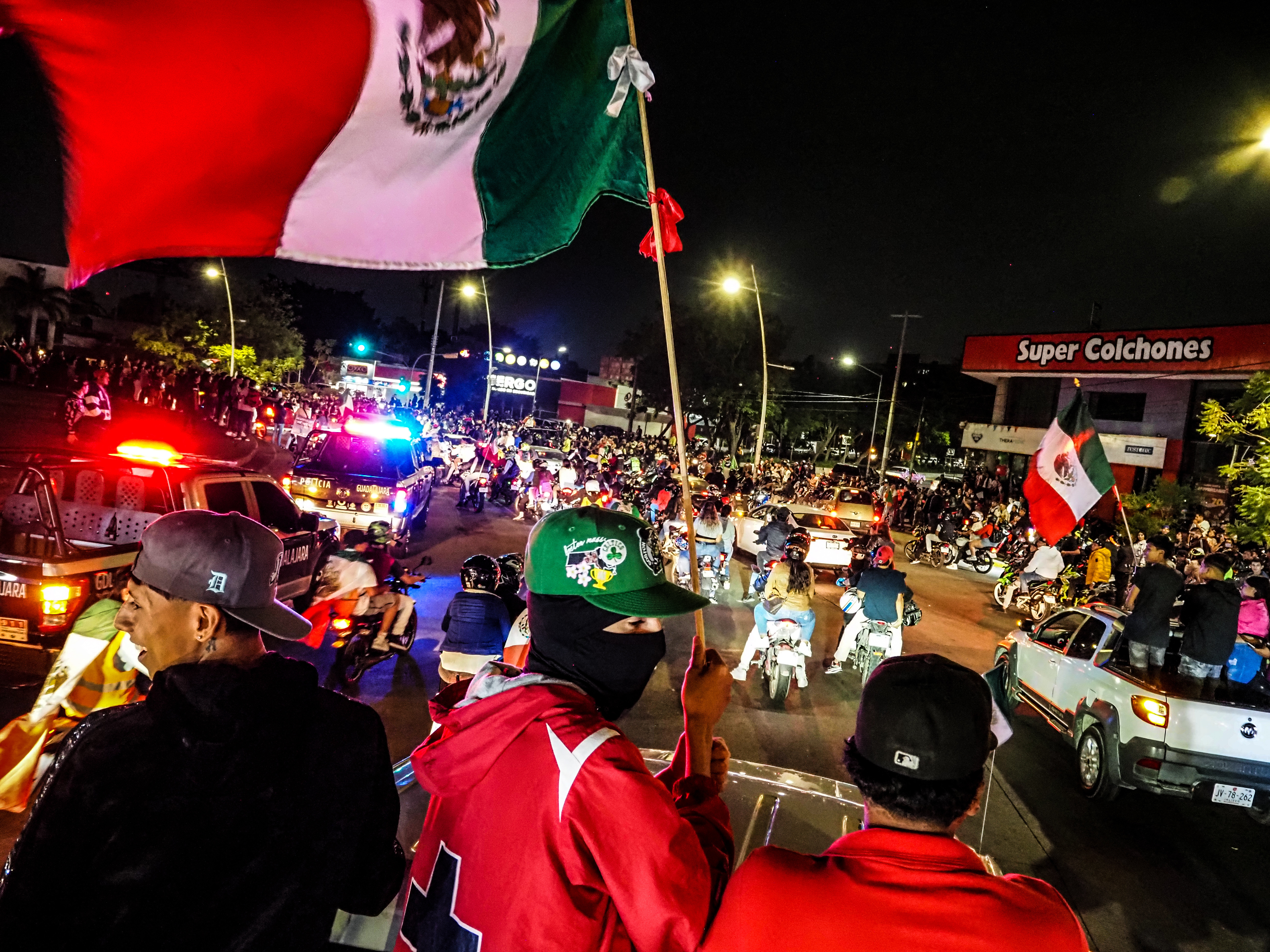 Adrián Castañeda and his friends wave a Mexican flag while waiting for the rappers’ “grito”. (Photo: Nathaniel Janowitz for VICE News.)