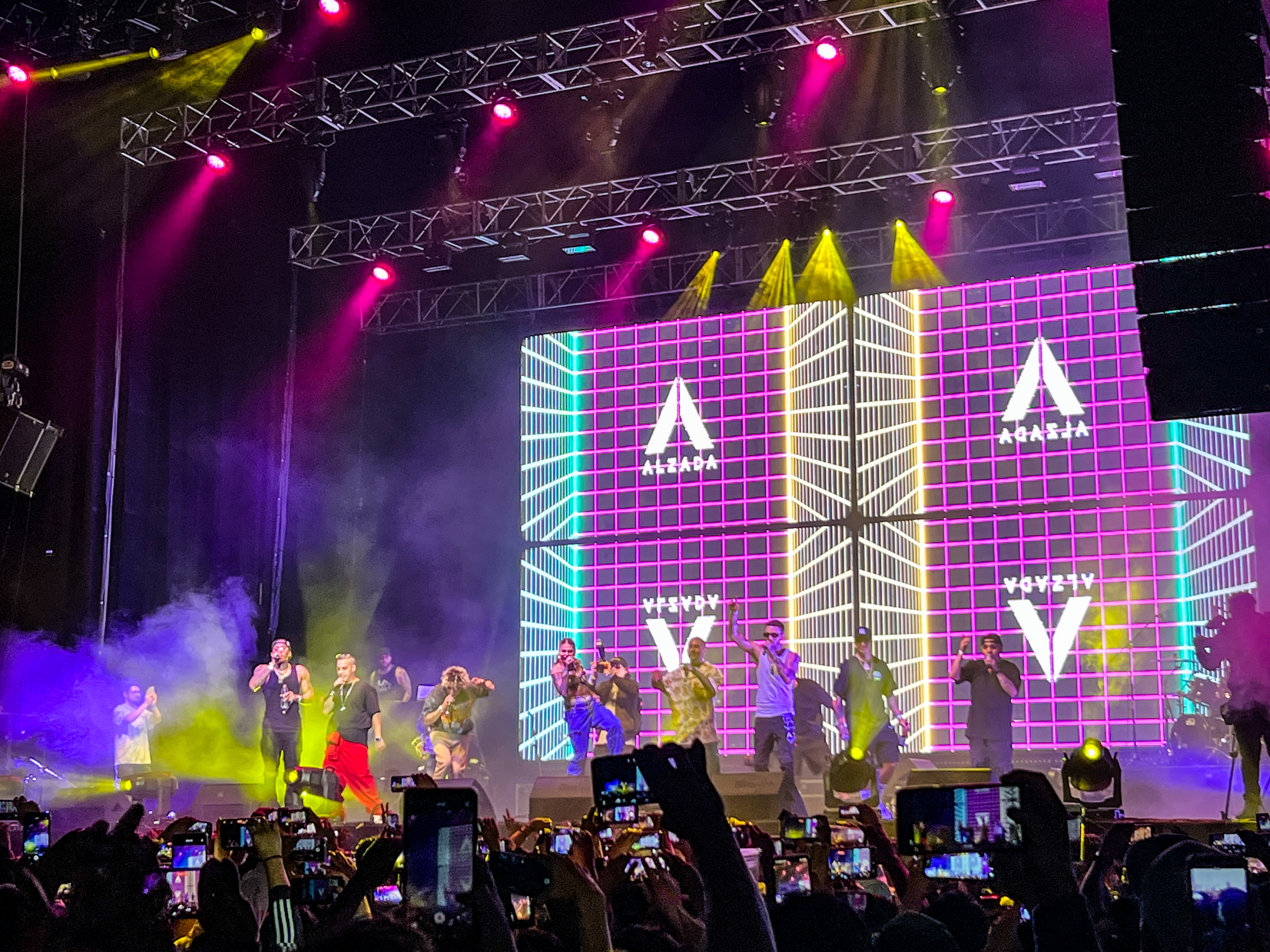 Lefty SM and Neto Peña (far left) perform at the Mexico City Pepsi Center with other Alzada artists in 2022. (Photo: Nathaniel Janowitz for VICE News.)