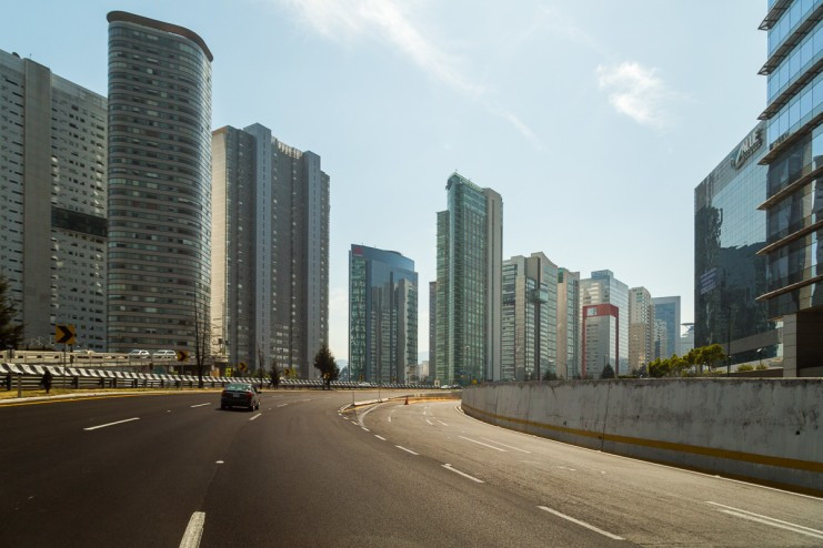 Santa Fe as seen from the Carretera Mexico-Toluca, showcasing the district's location in the rolling hills west of Mexico City
