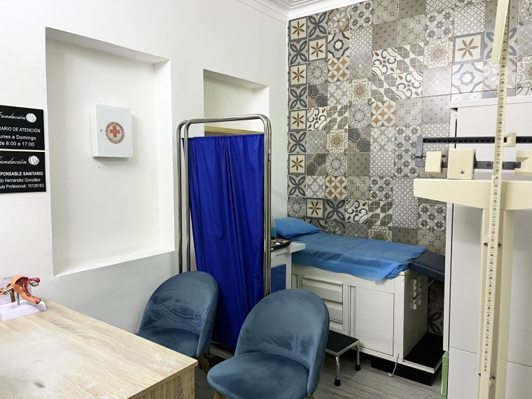 Fundación ILE examination room offering comprehensive abortion care services
