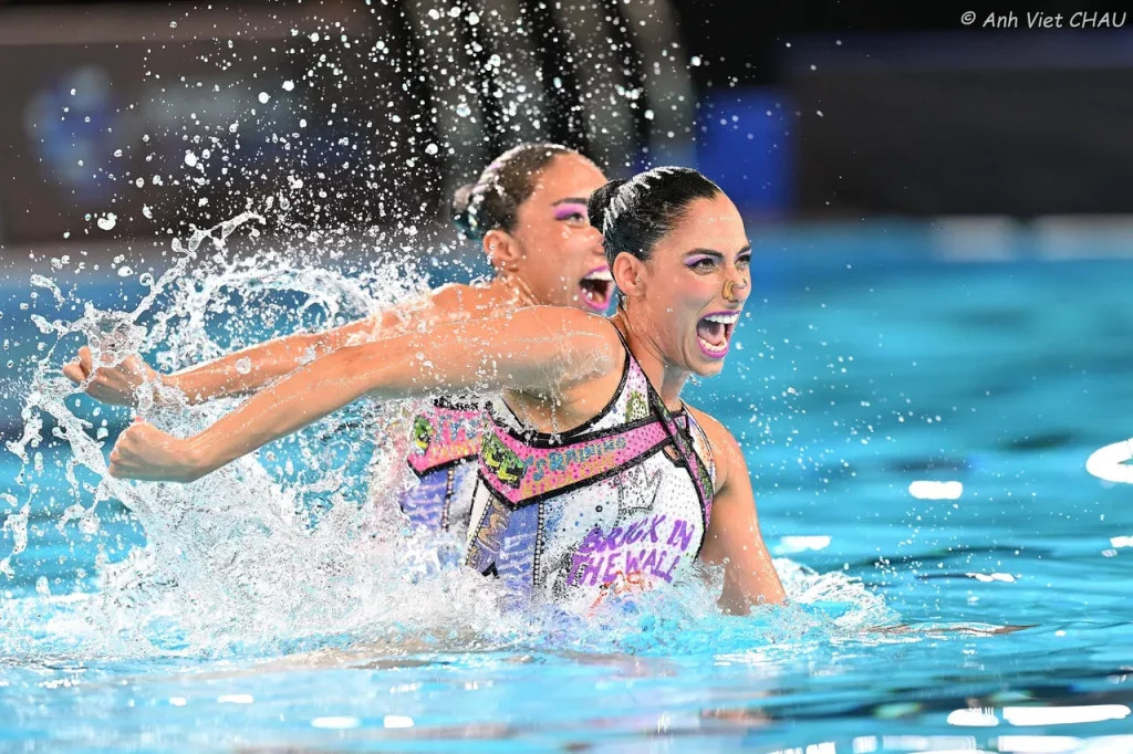 Nuria Diosdado and Joana Jimenez compete in the duet event at the Paris World Cup