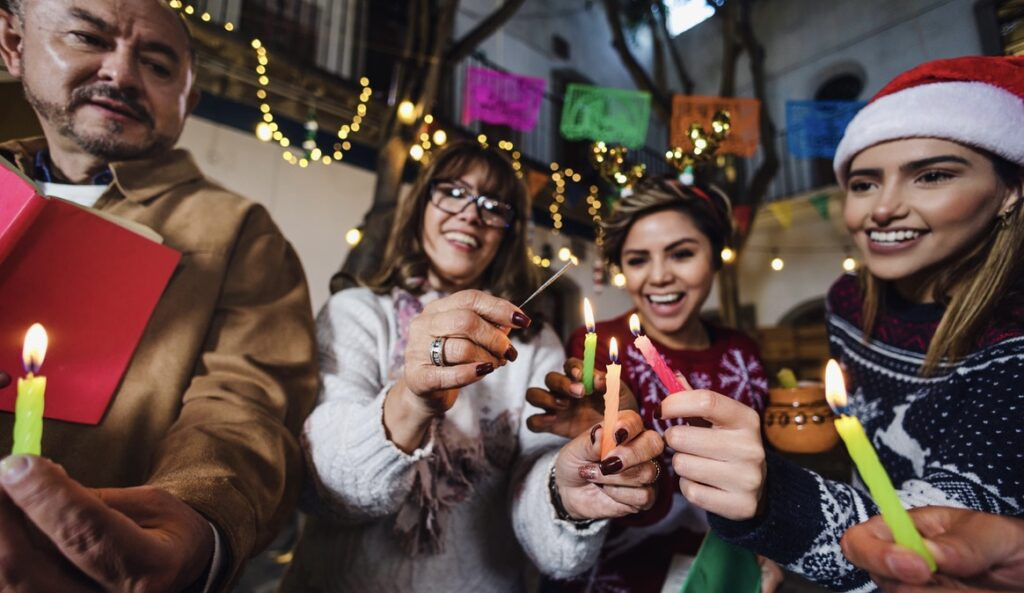 villancicos-in-mexico-lighting-candles-to-celebrate-christmas
