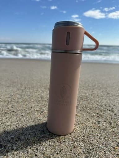 A thermos is perfect for keeping your kratom tea hot or cold while traveling and exploring new destinations