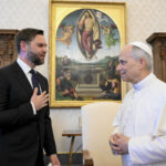 JD Vance gives Pope Leo a Chicago-themed gift during meeting at Vatican