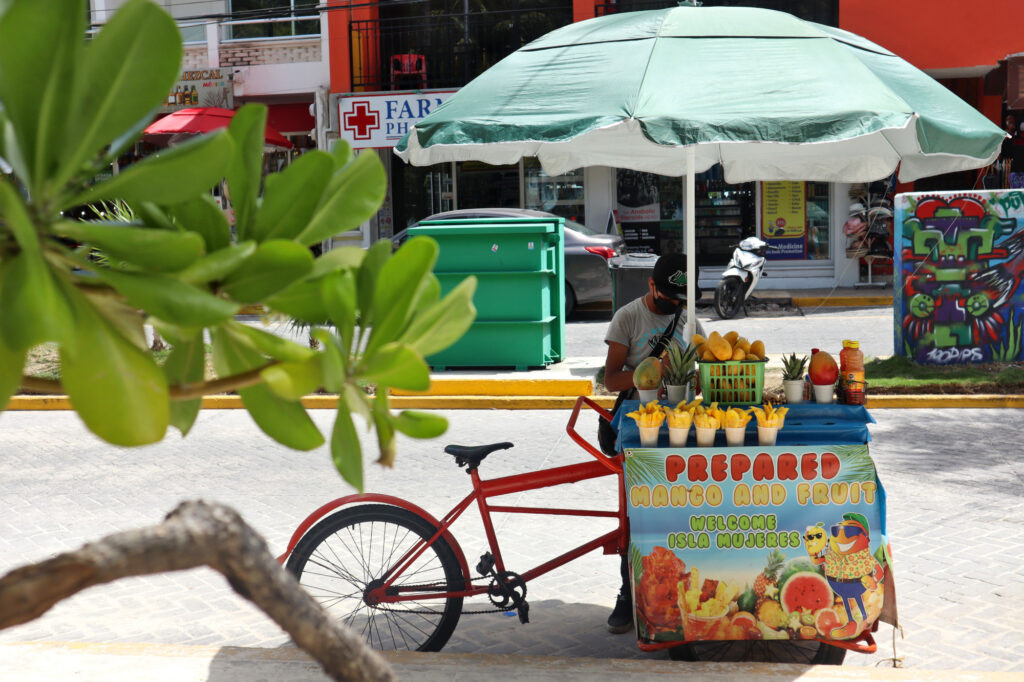 streets of isla mujeres mexico