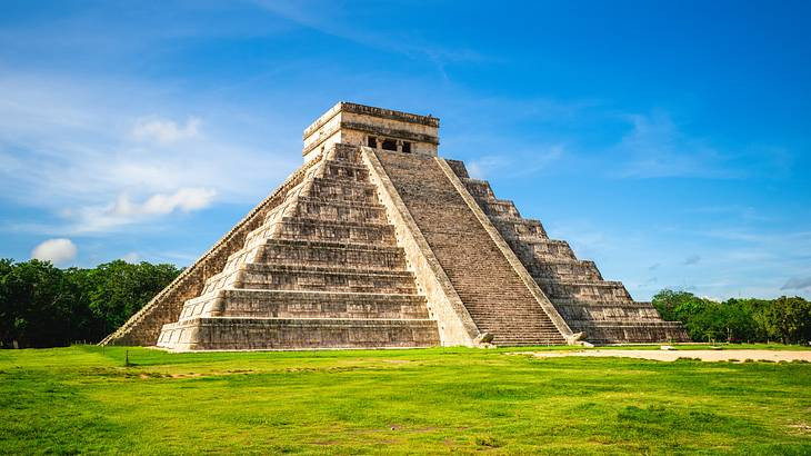 Mayan pyramid Chichen Itza in Yucatan, Mexico