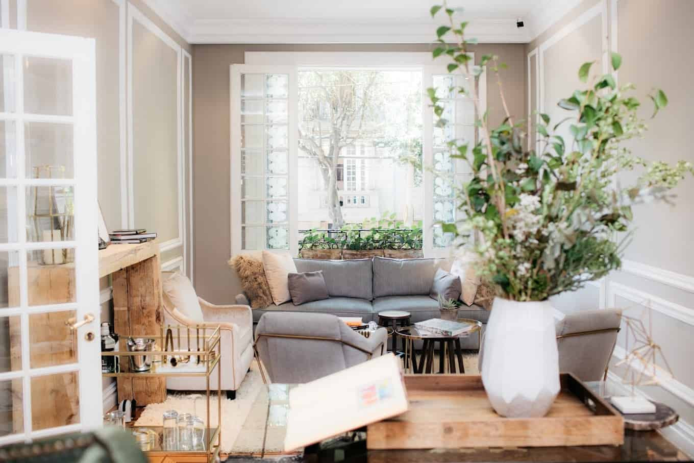 The peaceful lobby of the Nima Local House, a great hotel option in Roma Norte