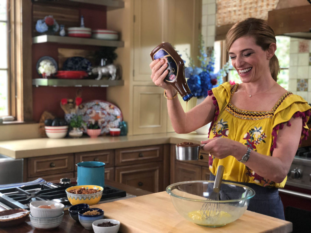 Pati measuring the Coronado Dulce de Leche Caramel
