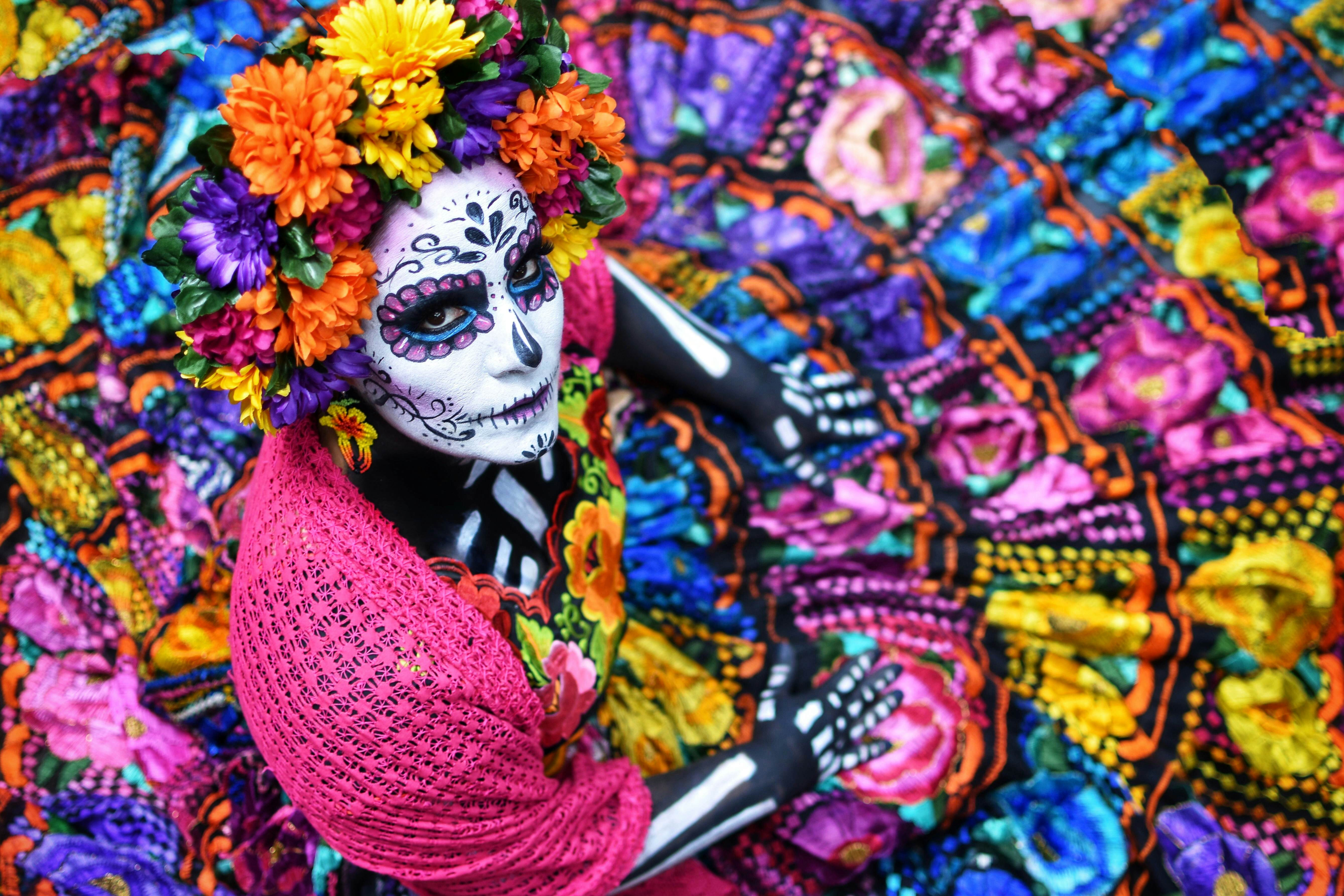 Parque de las Palapas in Cancun, a vibrant public space with cultural performances and food vendors