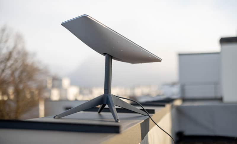 Starlink satellite dish on a roof, representing the Starlink internet service in Mexico