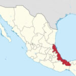 A map of Mexico with the state of Veracruz highlighted in red, on along the eastern coastline.