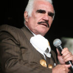 Vicente Fernández performing live